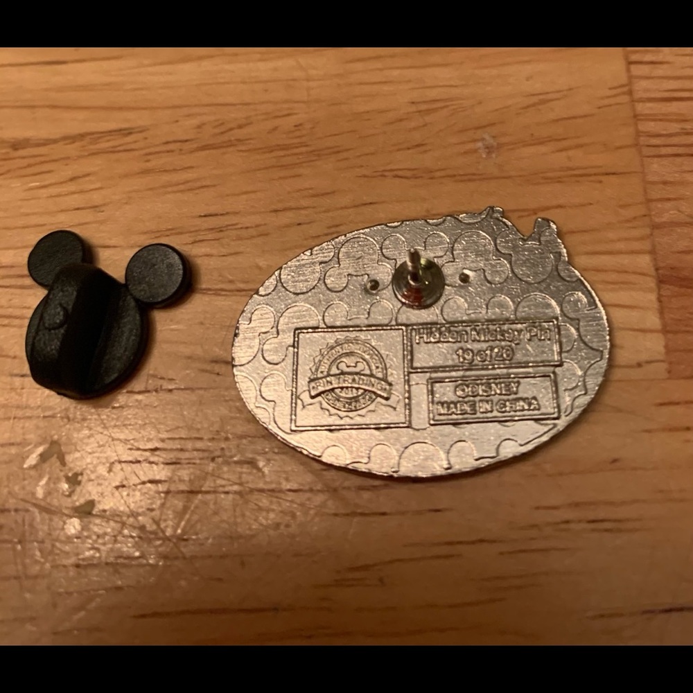 Disney Trading Pin - Picture 2 of 2
